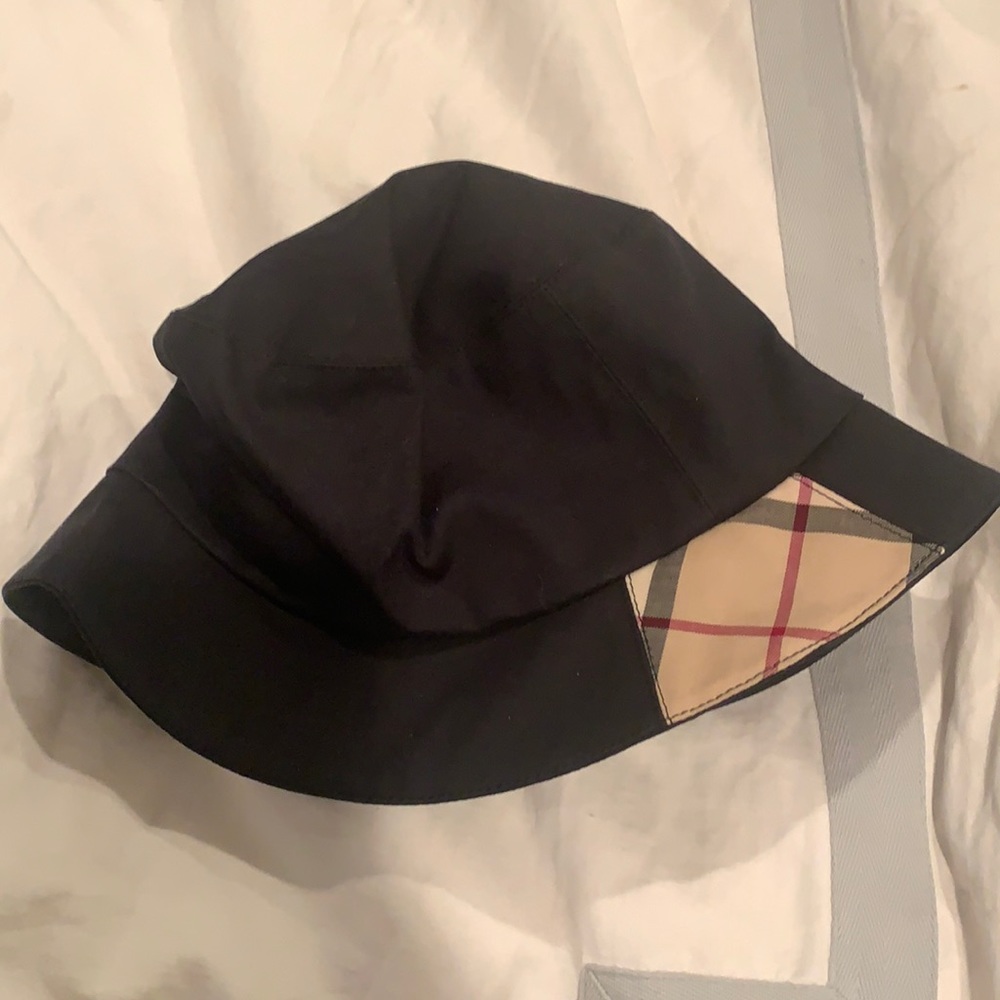 COPY - Burberry Bucket Hat
